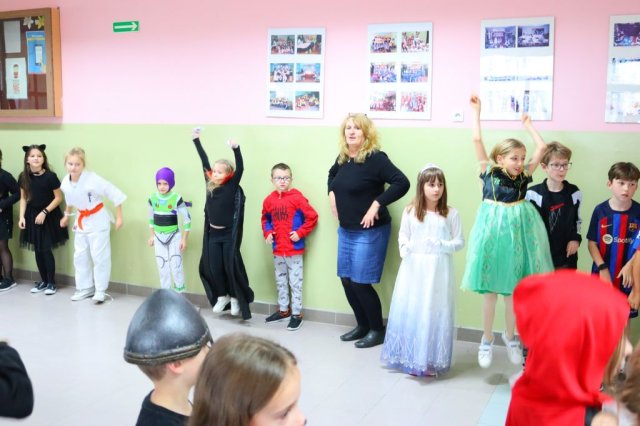 b_1024_768_0_00_images_2023_2024_Swietlica_Bajkowe_Swieto_402300290_805317104729573_7035288122479815189_n